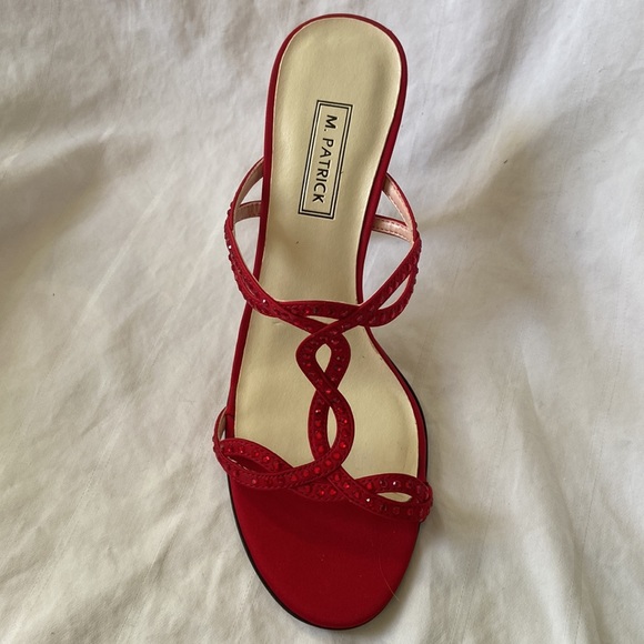BEAUTIFUL RED SATIN HEELS, size 6 NEVER WORN. M.PATICK. PERFECT CONDITION. - Picture 5 of 9